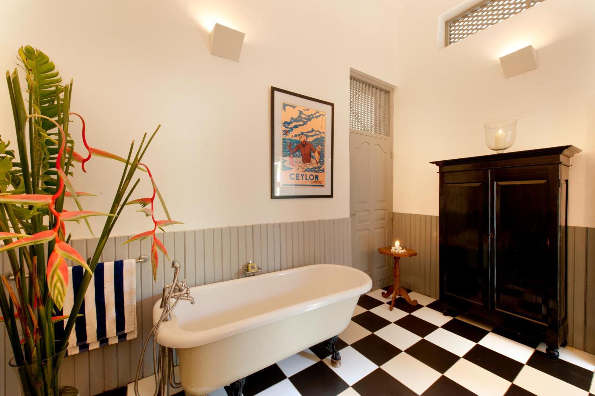 A 03 Bedroom Villa In Galle Fort With Roof Terrace & Pool Buitenkant foto