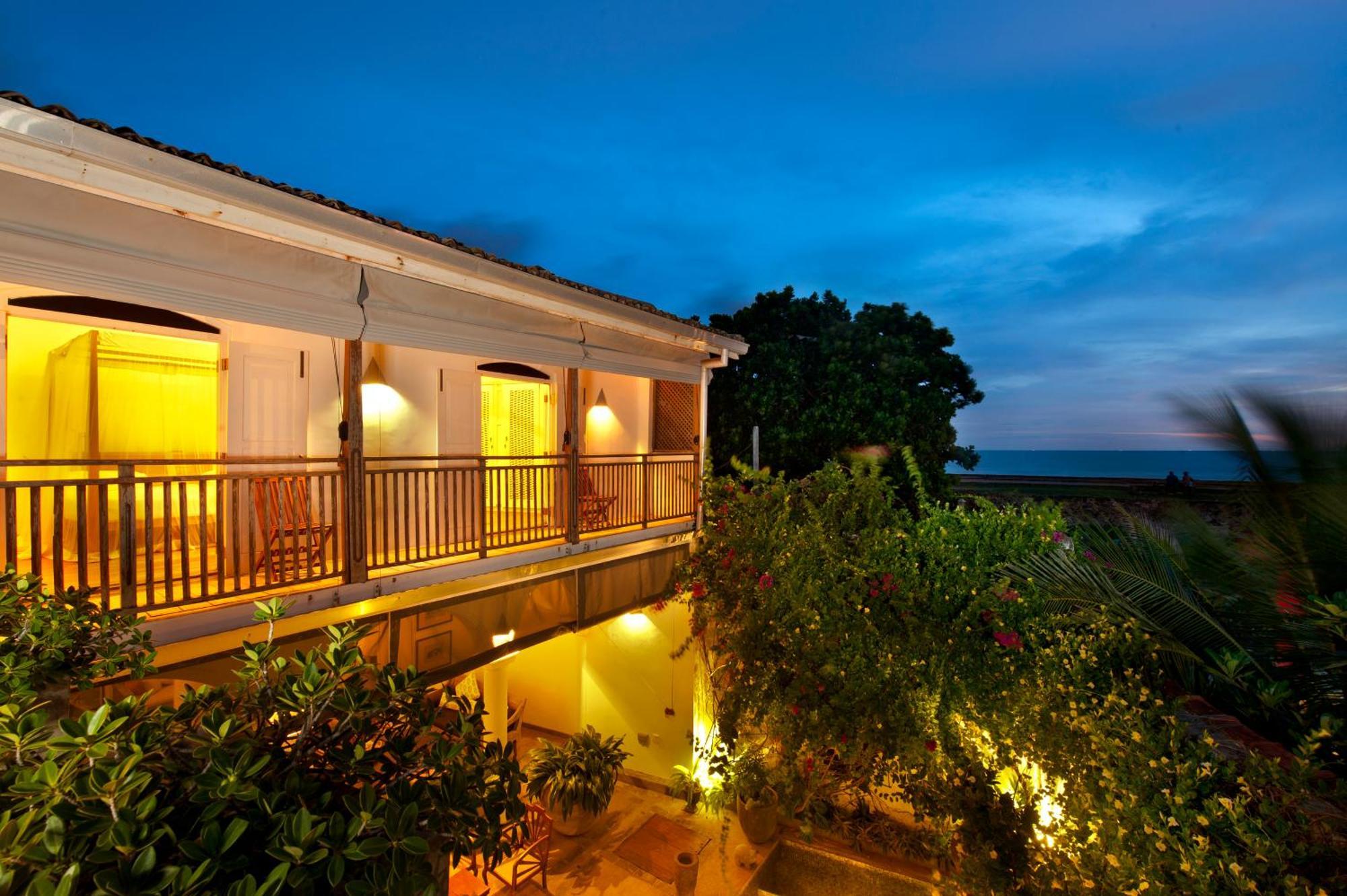 A 03 Bedroom Villa In Galle Fort With Roof Terrace & Pool Buitenkant foto