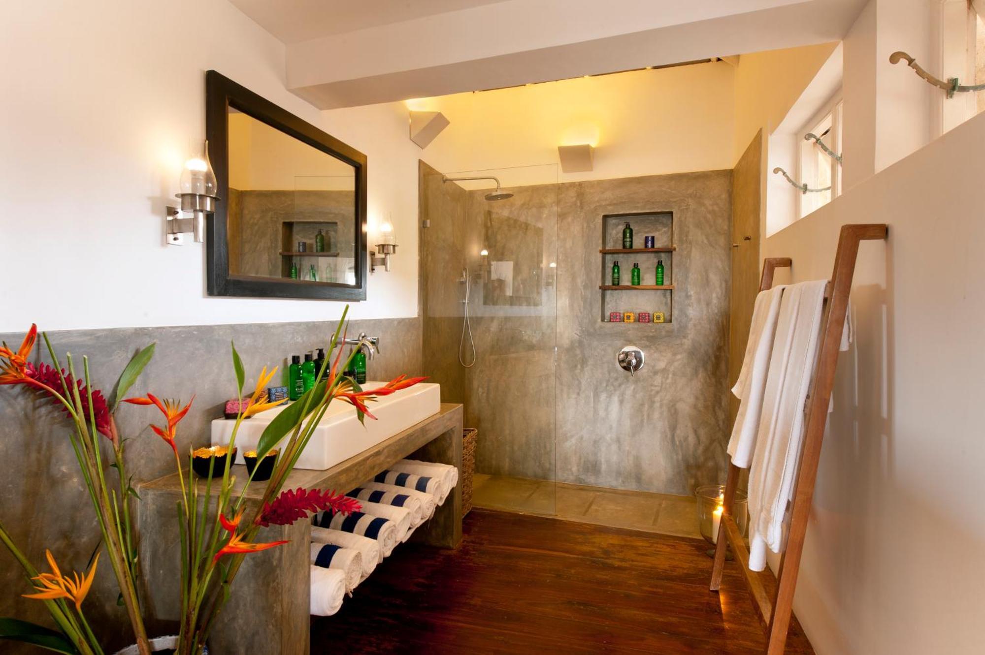 A 03 Bedroom Villa In Galle Fort With Roof Terrace & Pool Buitenkant foto
