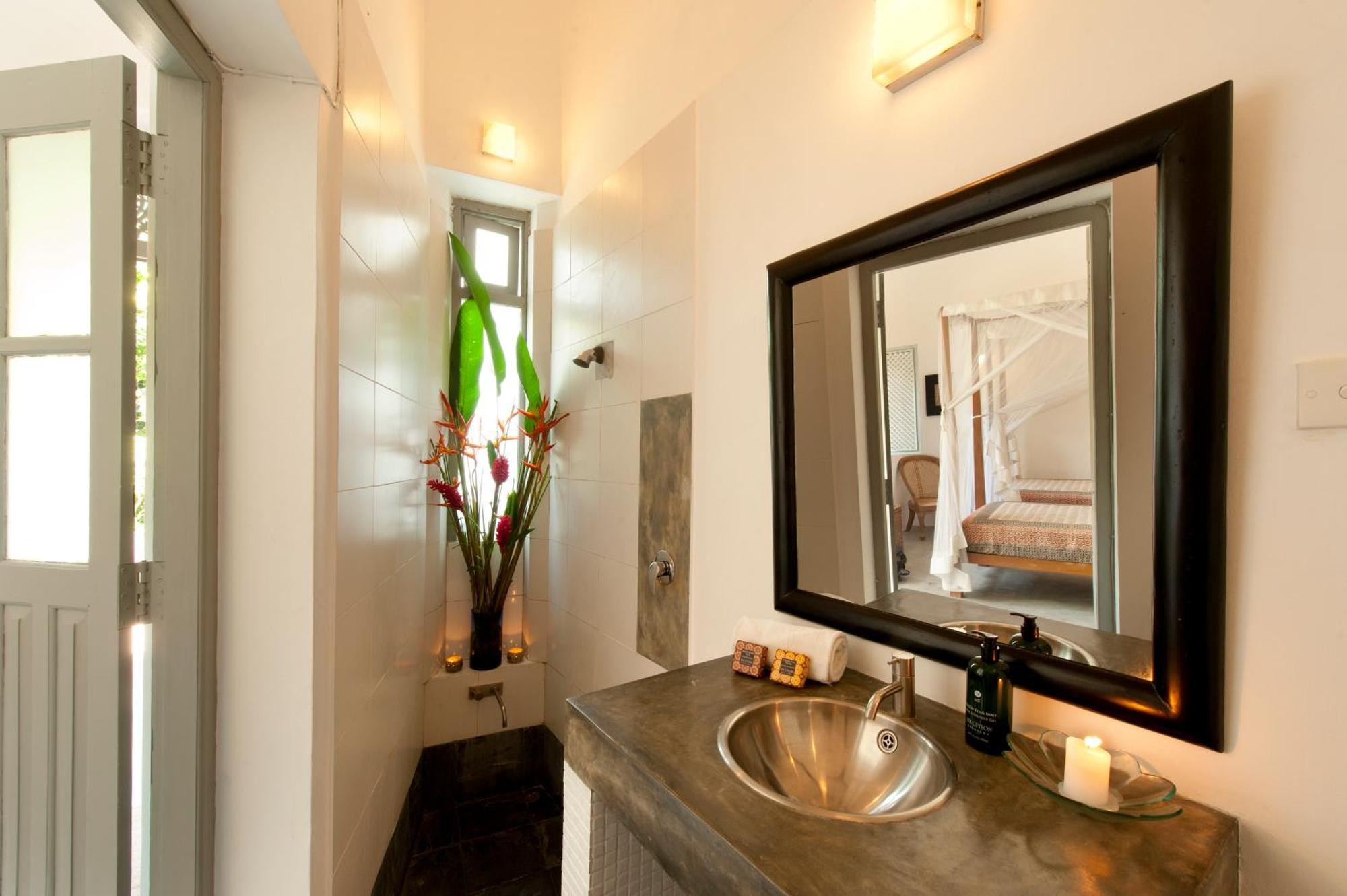 A 03 Bedroom Villa In Galle Fort With Roof Terrace & Pool Buitenkant foto